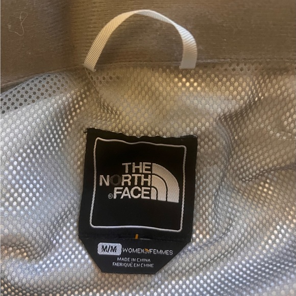 The North Face Women’s Medium running/wind breaker/ rain jacket - Picture 3 of 9